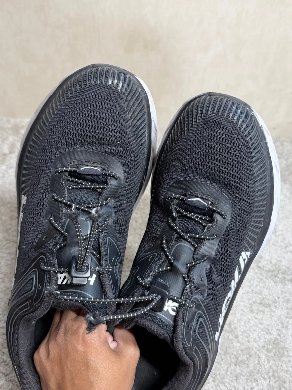 Hoka One One Men’s Bondi 7 Wide Sneakers Shoes Running in Black White 11.5 2E